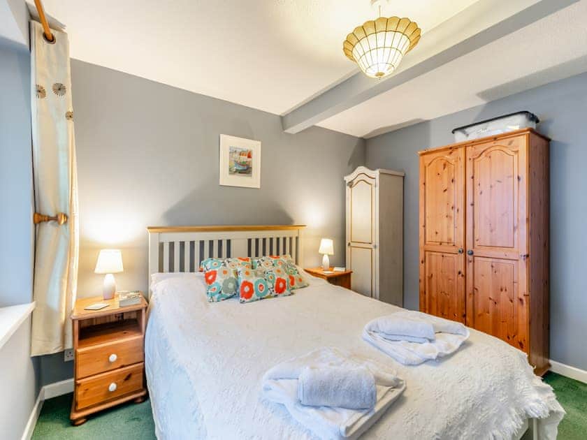 Double bedroom | 7 Mount Brioni - Mount Brioni Holiday Apartments, Torpoint