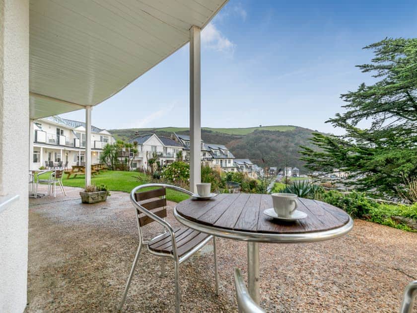 Sitting-out-area | 7 Mount Brioni - Mount Brioni Holiday Apartments, Torpoint