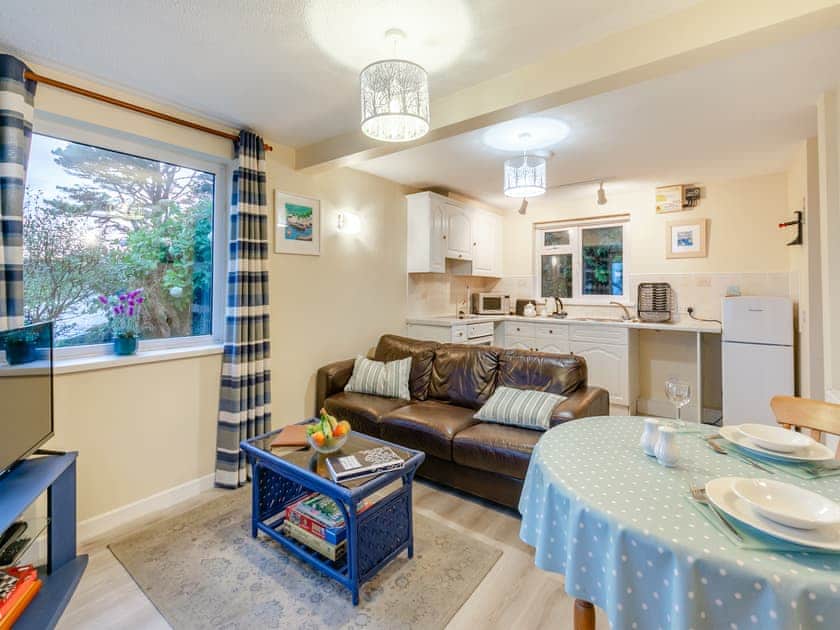 Open plan living space | 8 Mount Brioni - Mount Brioni Holiday Apartments, Torpoint