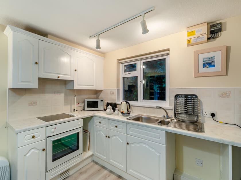 Kitchen | 8 Mount Brioni - Mount Brioni Holiday Apartments, Torpoint