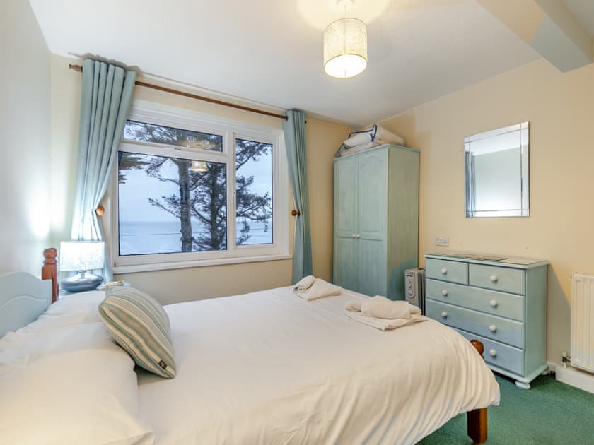 Double bedroom | 8 Mount Brioni - Mount Brioni Holiday Apartments, Torpoint