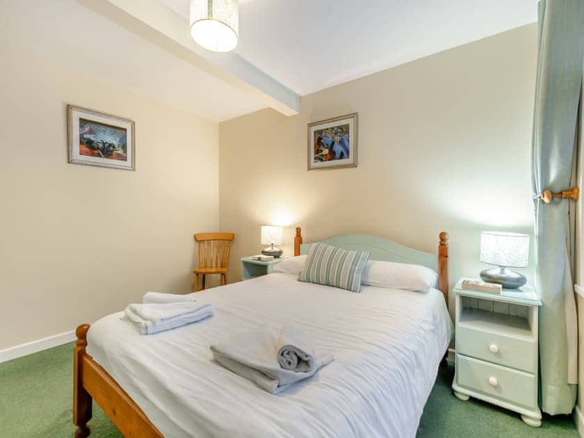Double bedroom | 8 Mount Brioni - Mount Brioni Holiday Apartments, Torpoint