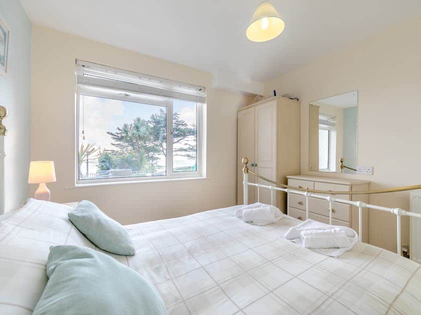 Double bedroom | 1 Mount Brioni - Mount Brioni Holiday Apartments, Torpoint