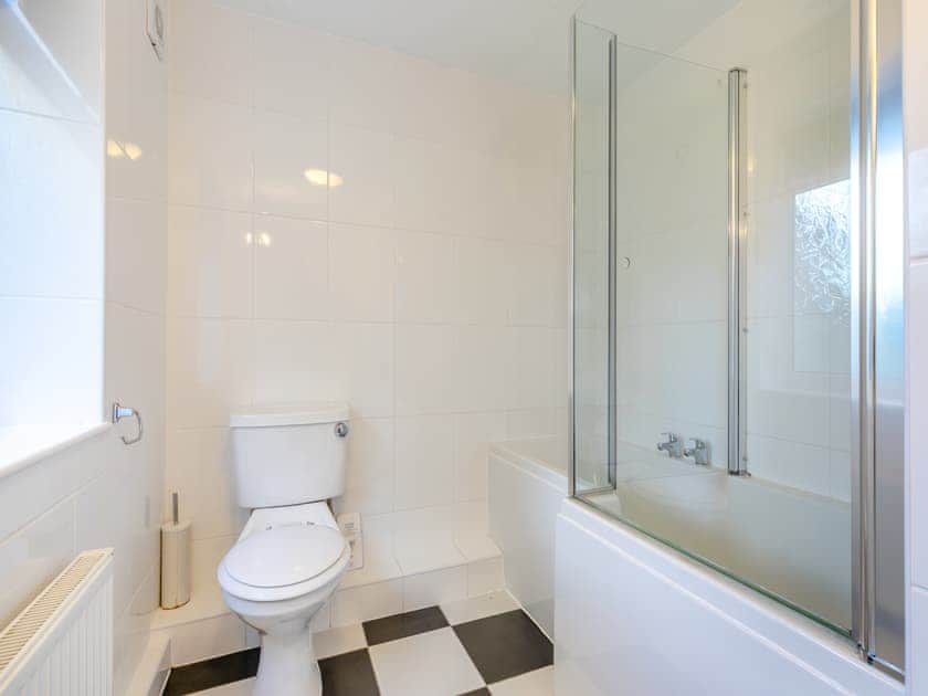 Shower room | 1 Mount Brioni - Mount Brioni Holiday Apartments, Torpoint