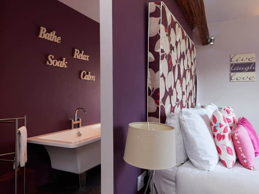 En-suite | The Pig Barn - Nether Burrows Farm, Ashbourne, near Derby