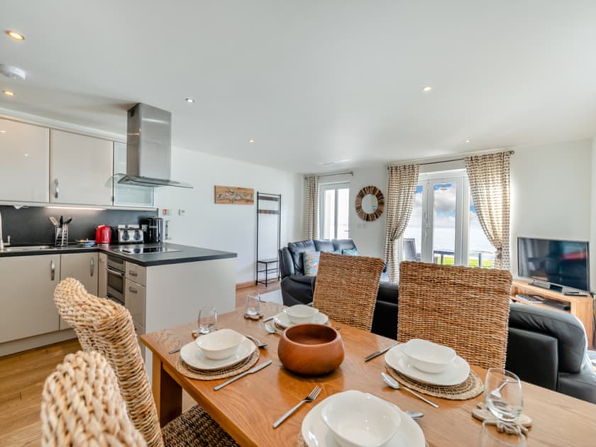 Dining Area | 24 Mount Brioni - Mount Brioni, Seaton