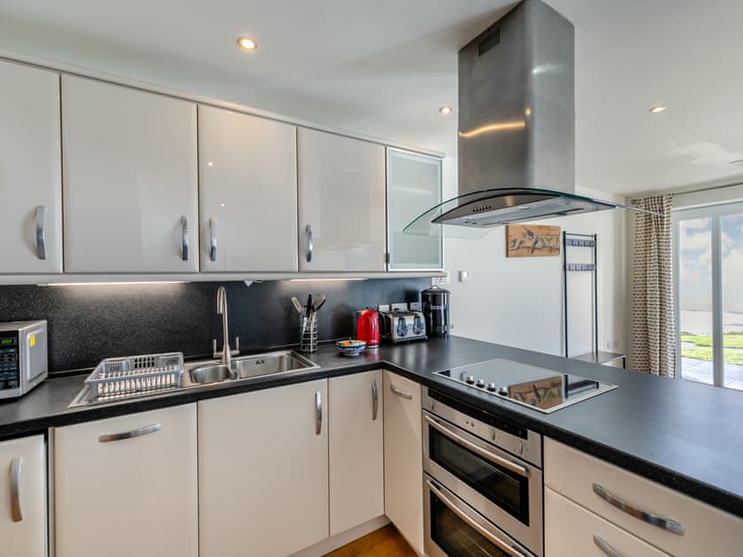 Kitchen area | 24 Mount Brioni - Mount Brioni, Seaton