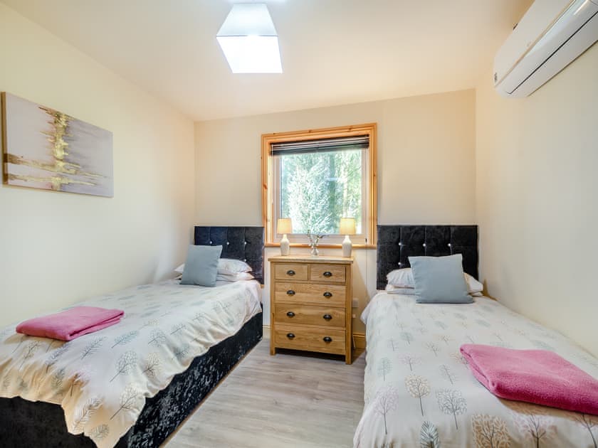 Twin bedroom | Woodend - Cairnyard Holiday Lodges, Lochanhead, Beeswing
