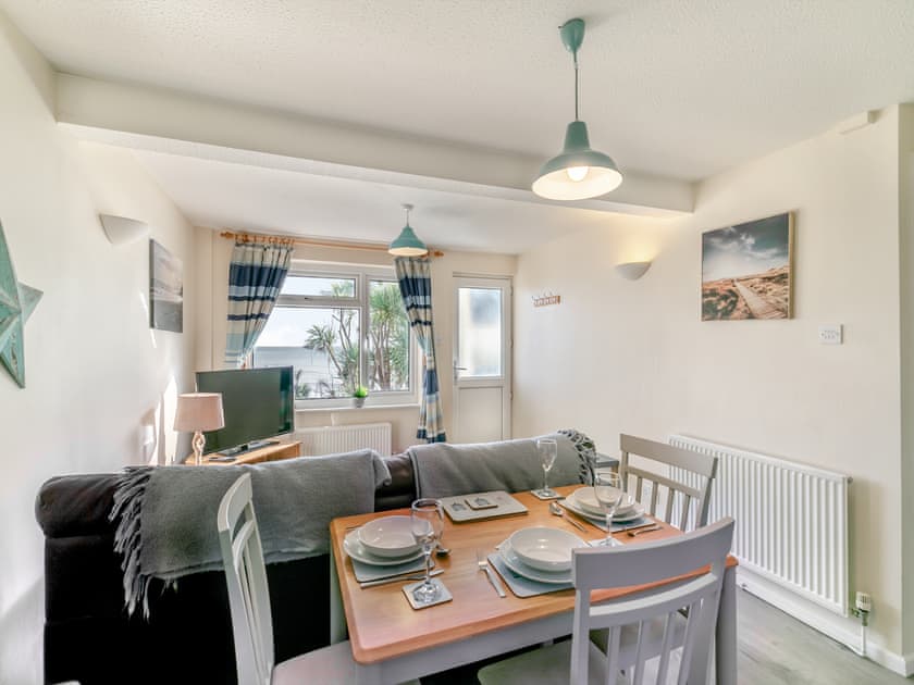 Open plan living space | 3 Mount Brioni - Mount Brioni Holiday Apartments, Torpoint