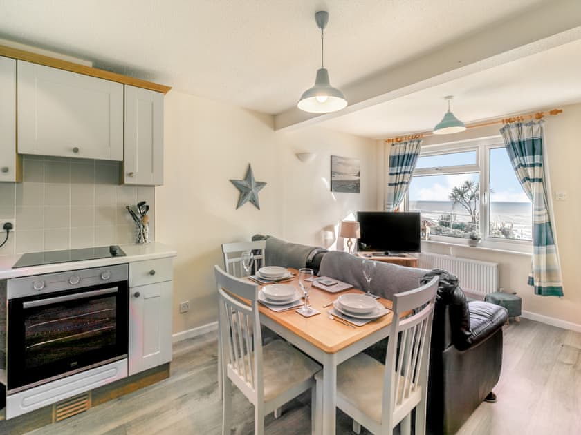 Dining Area | 3 Mount Brioni - Mount Brioni Holiday Apartments, Torpoint