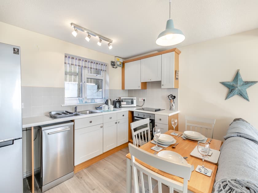 Kitchen area | 3 Mount Brioni - Mount Brioni Holiday Apartments, Torpoint