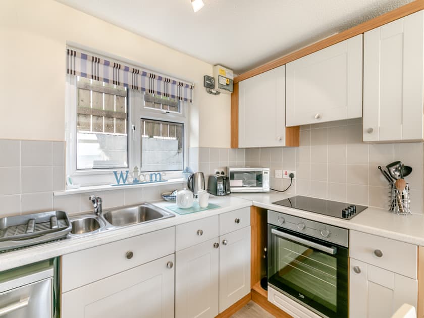 Kitchen area | 3 Mount Brioni - Mount Brioni Holiday Apartments, Torpoint