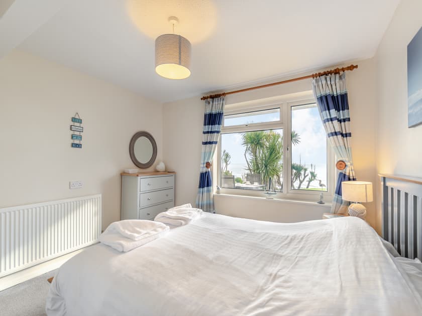 Double bedroom | 3 Mount Brioni - Mount Brioni Holiday Apartments, Torpoint