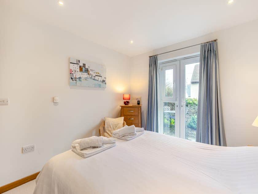 Double bedroom | 28 Mount Brioni - Mount Brioni, Seaton