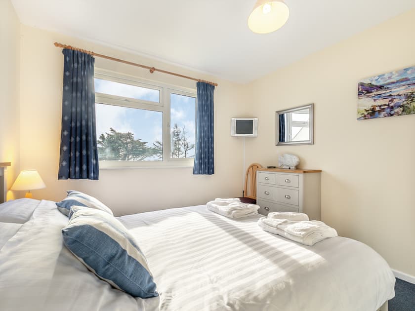 Double bedroom | 9 Mount Brioni - Mount Brioni Holiday Apartments, Torpoint
