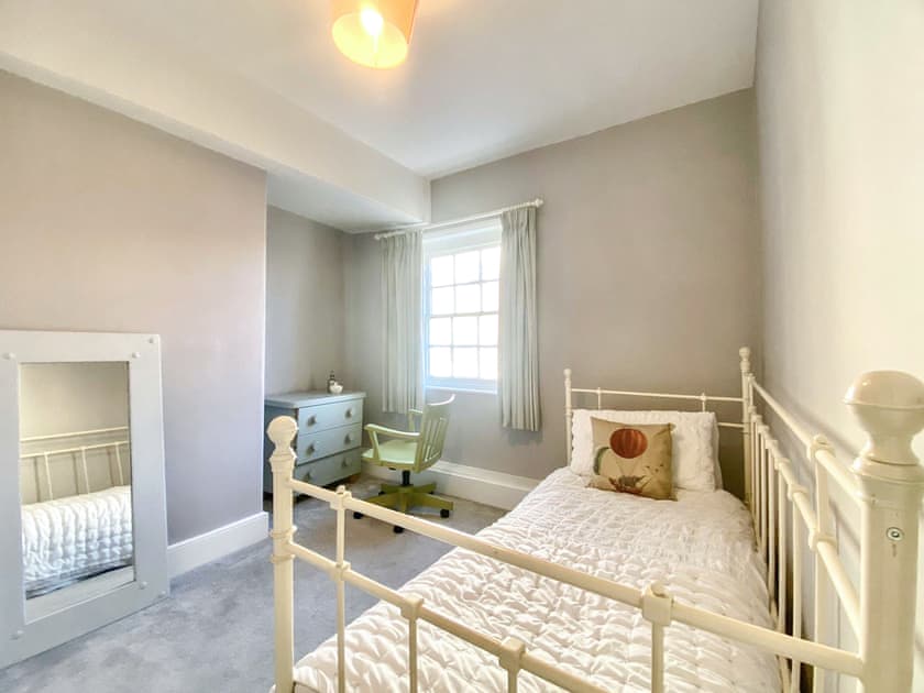 Single bedroom | Alma House, Marlborough