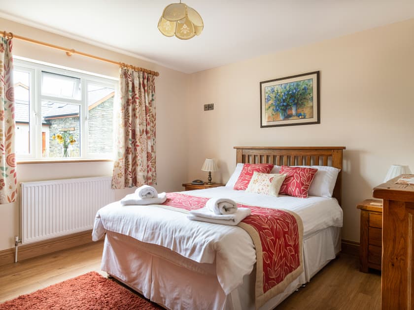 Double bedroom | Gwaun Cottage - Penwern Fach Cottages, Ponthirwaun