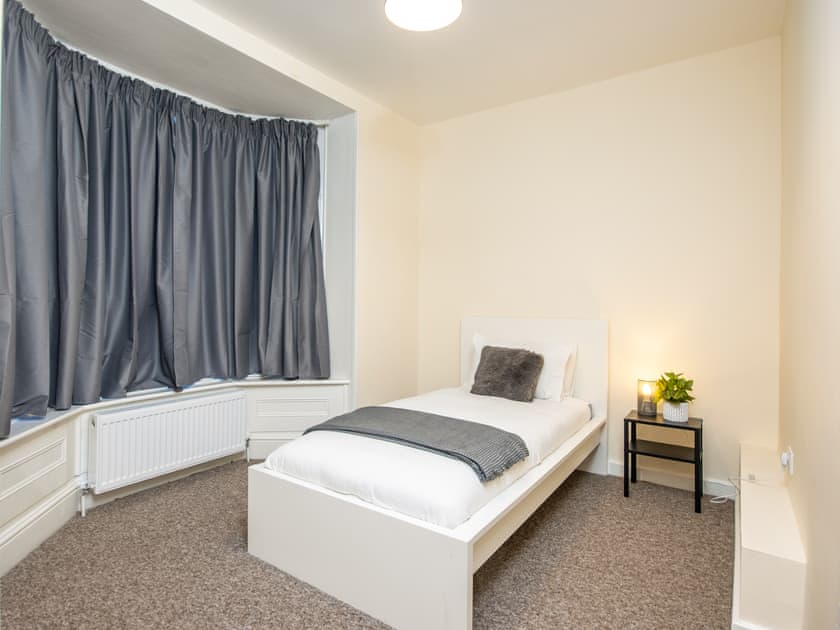 Single bedroom | Waterloo House, Southampton