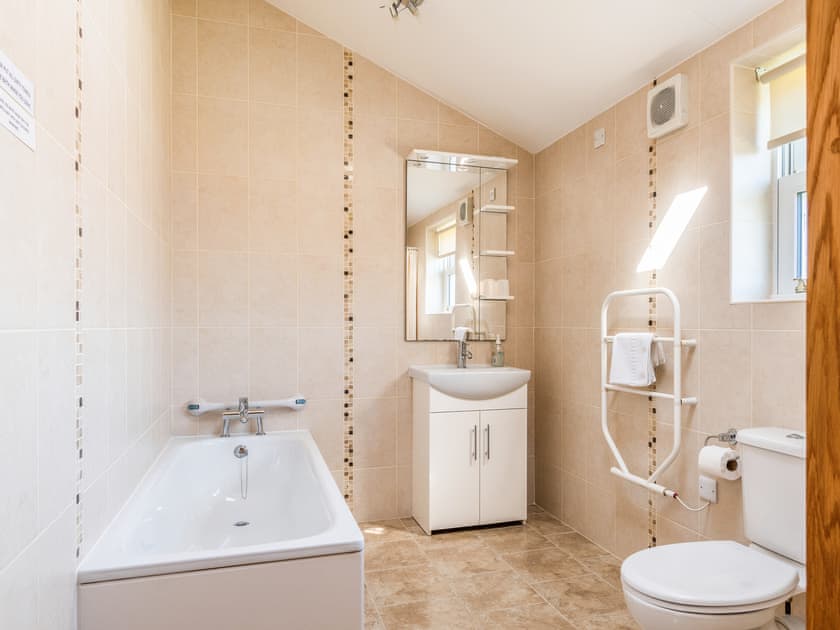 Bathroom | Hirwaun Cottage - Penwern Fach Cottages, Ponthirwaun