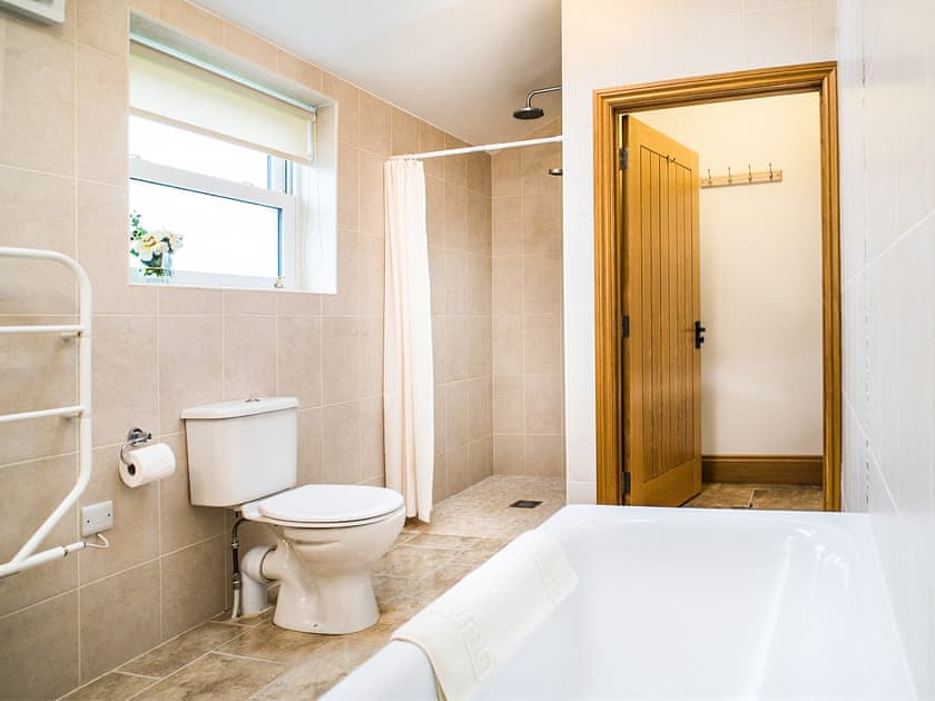 Bathroom | Hirwaun Cottage - Penwern Fach Cottages, Ponthirwaun