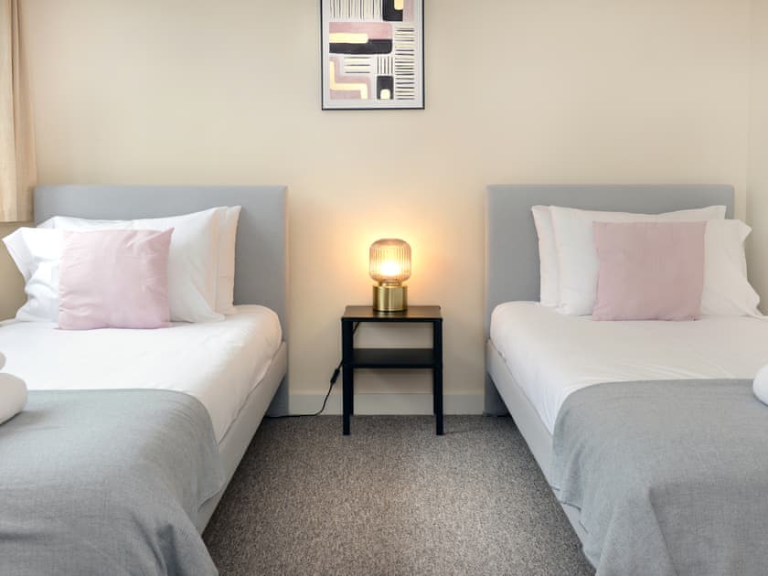 Twin bedroom | The Compass, Southampton
