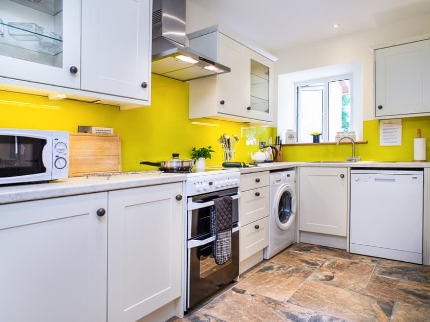 Kitchen | Towy Cottage - Penwern Fach Cottages, Ponthirwaun