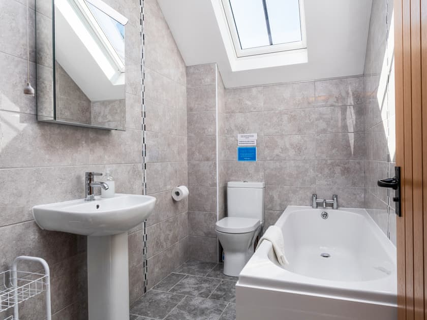 Bathroom | Towy Cottage - Penwern Fach Cottages, Ponthirwaun