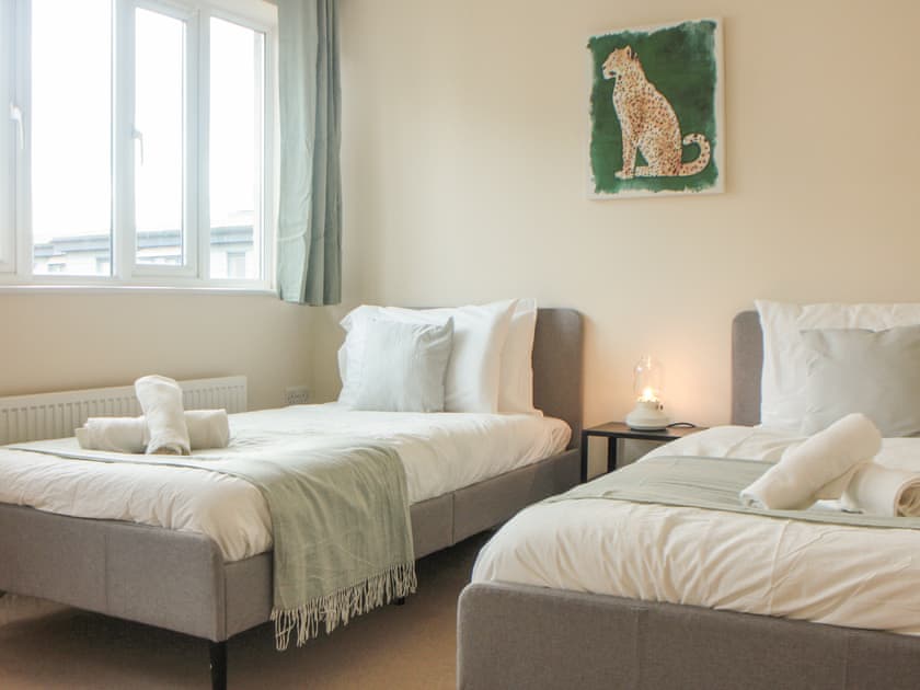 Twin bedroom | The Compass Town House, Southampton