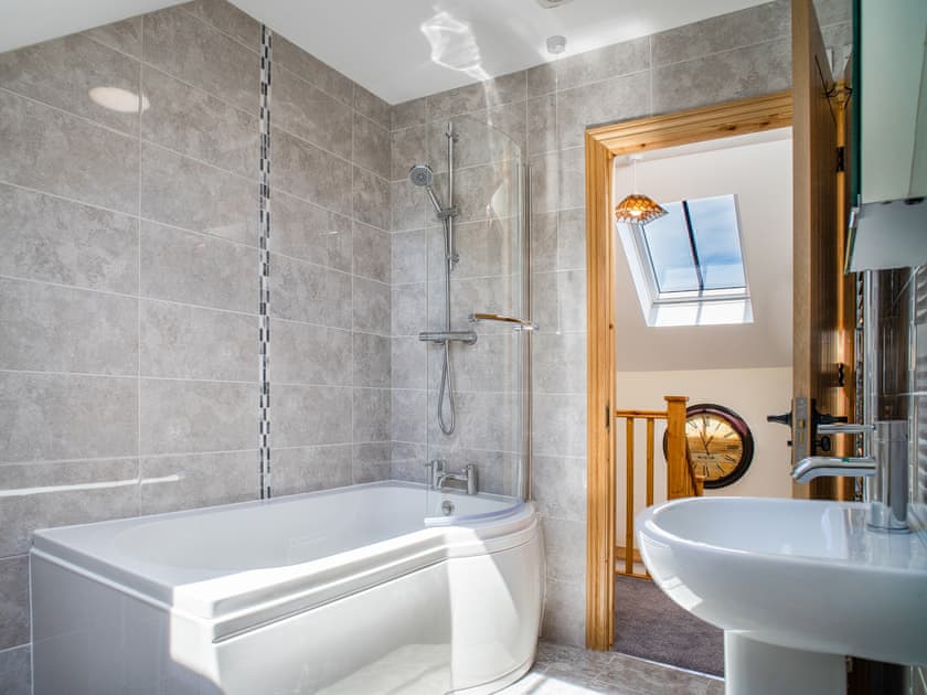 Bathroom | Teifi Cottage - Penwern Fach Cottages, Ponthirwaun