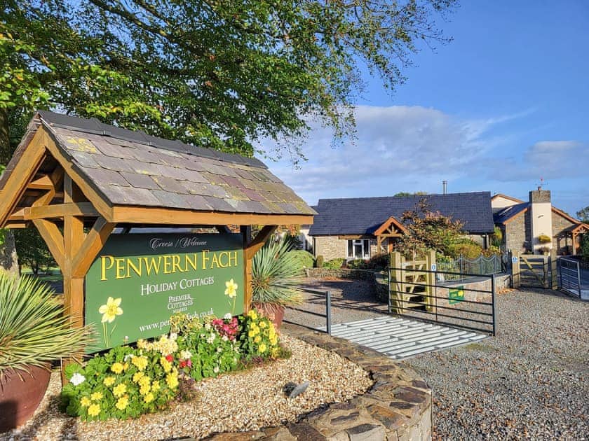Garden and grounds | Penwern Fach Cottages, Ponthirwaun