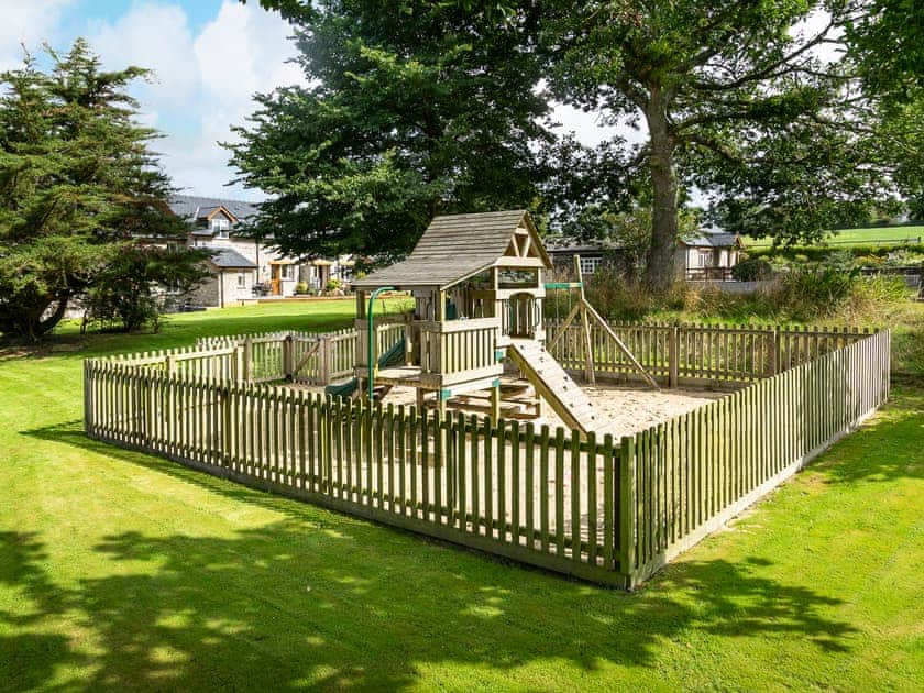 Garden and grounds | Penwern Fach Cottages, Ponthirwaun