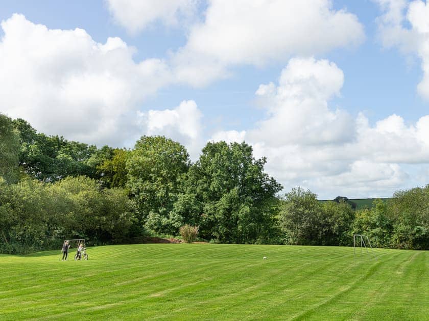 Garden and grounds | Penwern Fach Cottages, Ponthirwaun