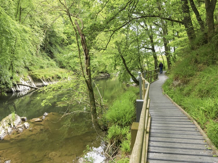 Surrounding area | Penwern Fach Cottages, Ponthirwaun