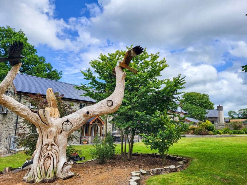 Surrounding area | Penwern Fach Cottages, Ponthirwaun