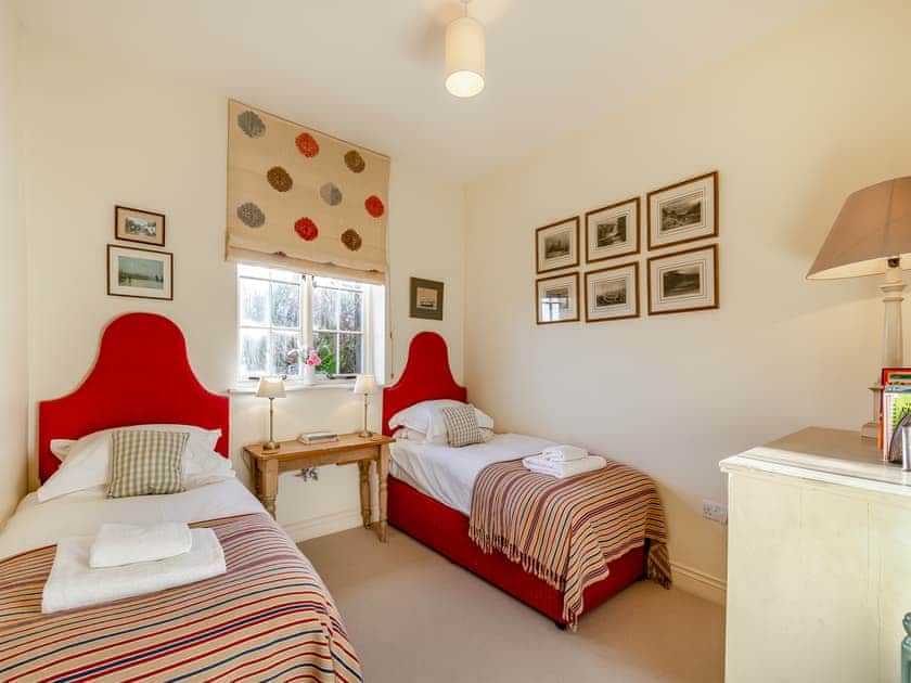 Twin bedroom | Fig Cottage - Beachy Head Cottages, East Dean