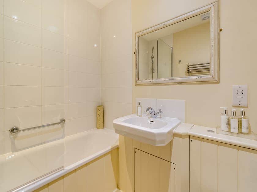 Bathroom | Fig Cottage - Beachy Head Cottages, East Dean