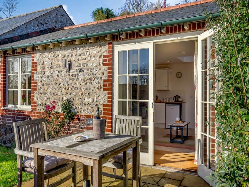 Sitting-out-area | Little Scarlett - Beachy Head Cottages, East Dean