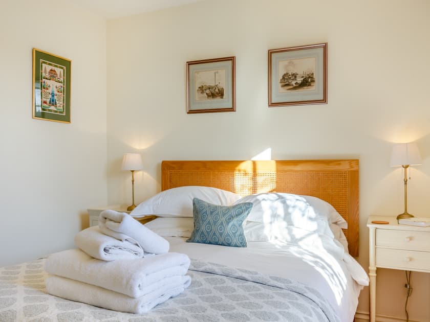 Double bedroom | Hop Cottage - Beachy Head Cottages, East Dean