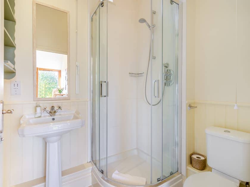Shower room | Chestnut Lodge - Beachy Head Cottages, East Dean