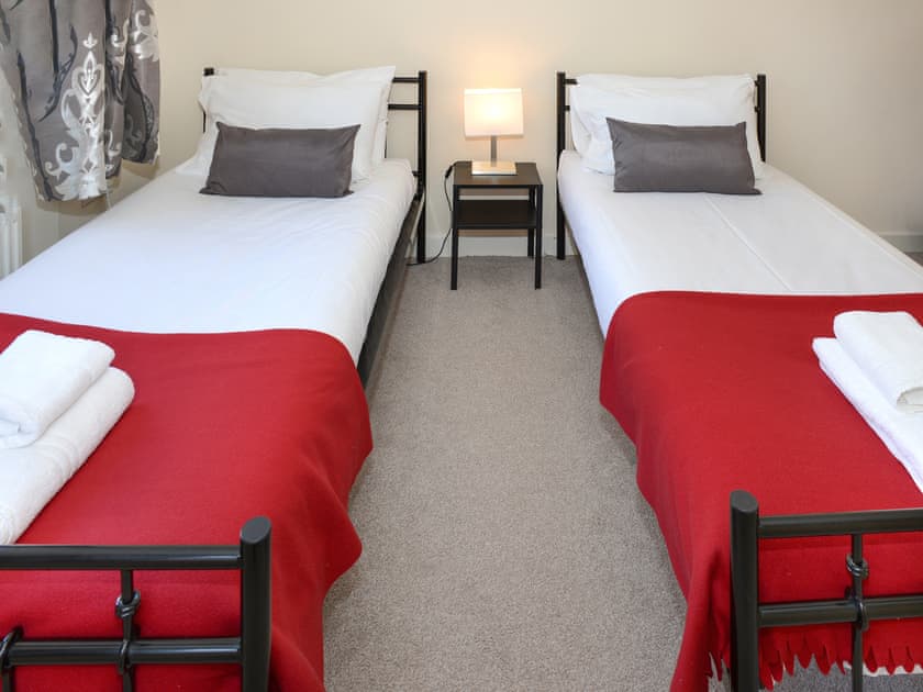 Twin bedroom | The Compass City Centre, Southampton