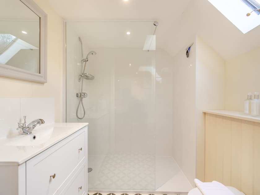 Shower room | White Cottage - Beachy Head Cottages, East Dean