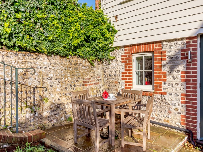 Sitting-out-area | White Cottage - Beachy Head Cottages, East Dean