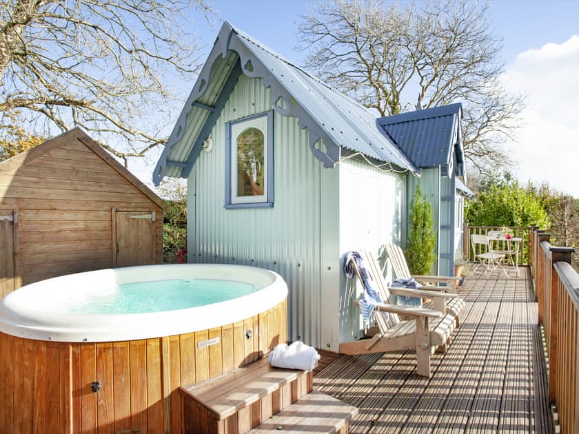 Hot tub | The Tabernacle - Frieda And The Moon, Tresawson, near Looe