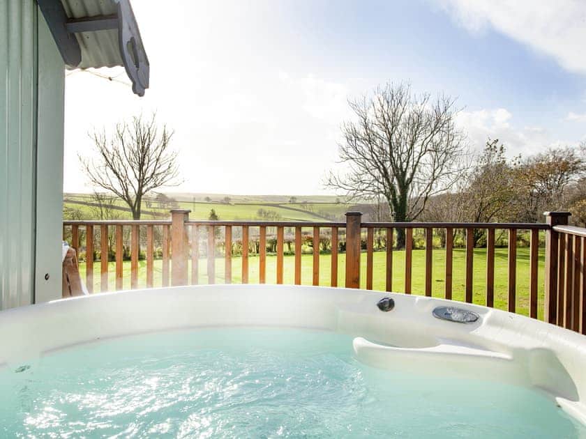 Hot tub | The Tabernacle - Frieda And The Moon, Tresawson, near Looe