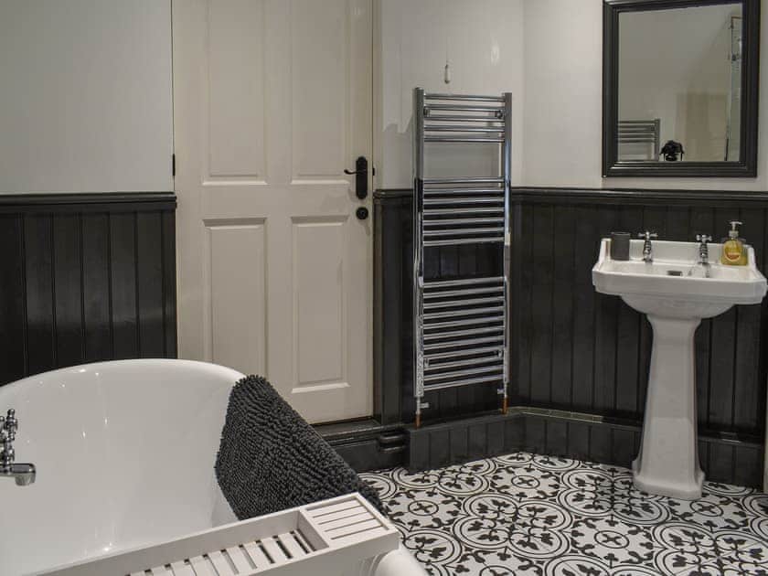 Bathroom | The Bridge Cottage, Llanrwst
