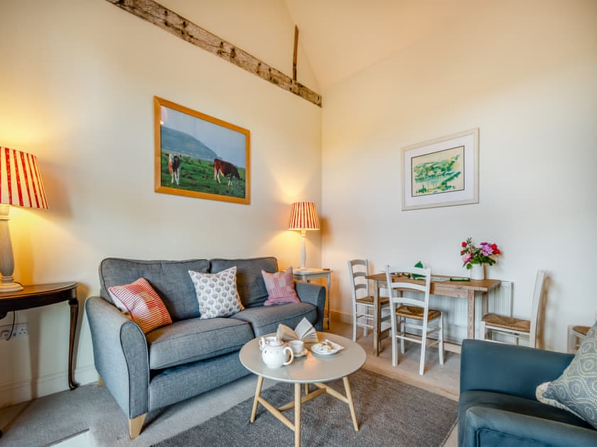 Living room/dining room | Giddy Cottage - Beachy Head Cottages, East Dean