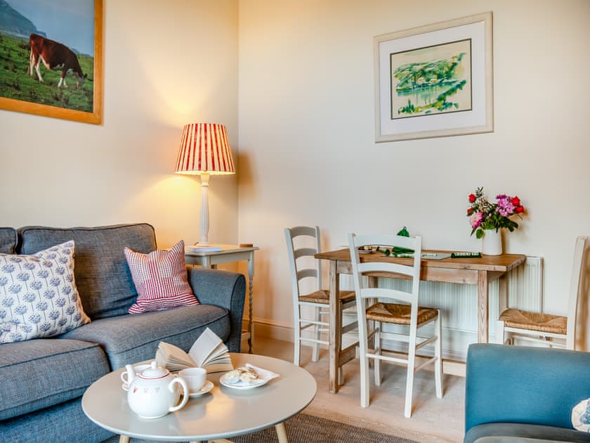 Living room/dining room | Giddy Cottage - Beachy Head Cottages, East Dean