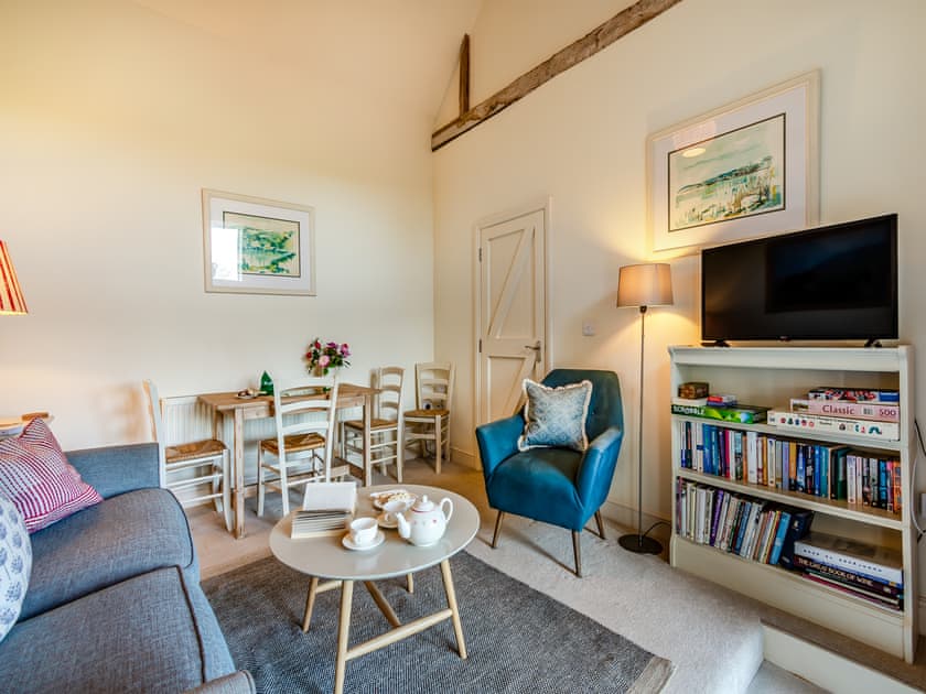 Living room/dining room | Giddy Cottage - Beachy Head Cottages, East Dean