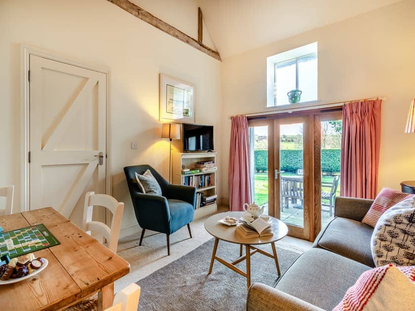 Living room/dining room | Giddy Cottage - Beachy Head Cottages, East Dean