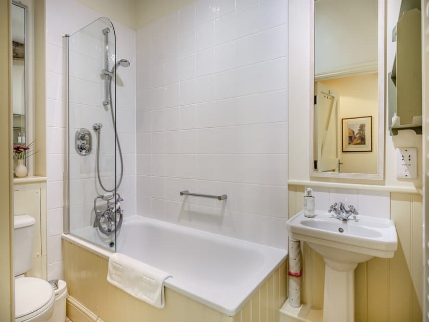 Bathroom | Giddy Cottage - Beachy Head Cottages, East Dean